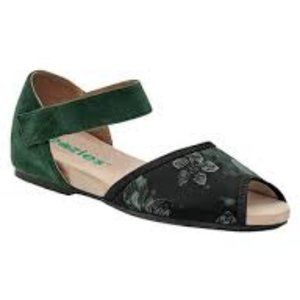 NEW Peep toe sandals Leather Suede Size: 8 1/2 Wide